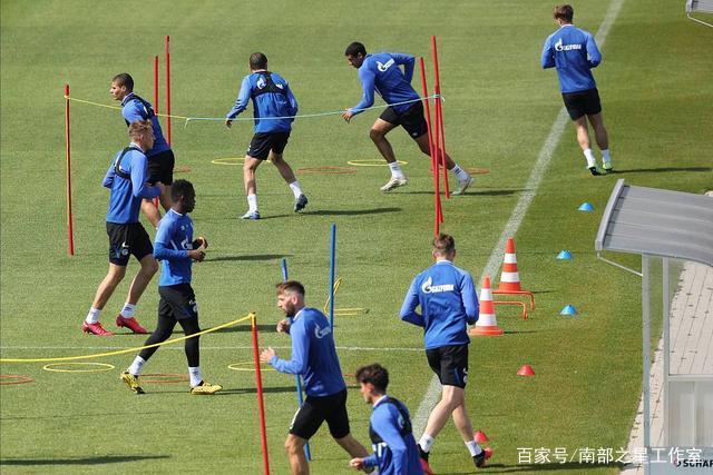 王曼昱在WTT中国大满贯赛晋级决赛，称赞对手佐藤瞳更具稳定性